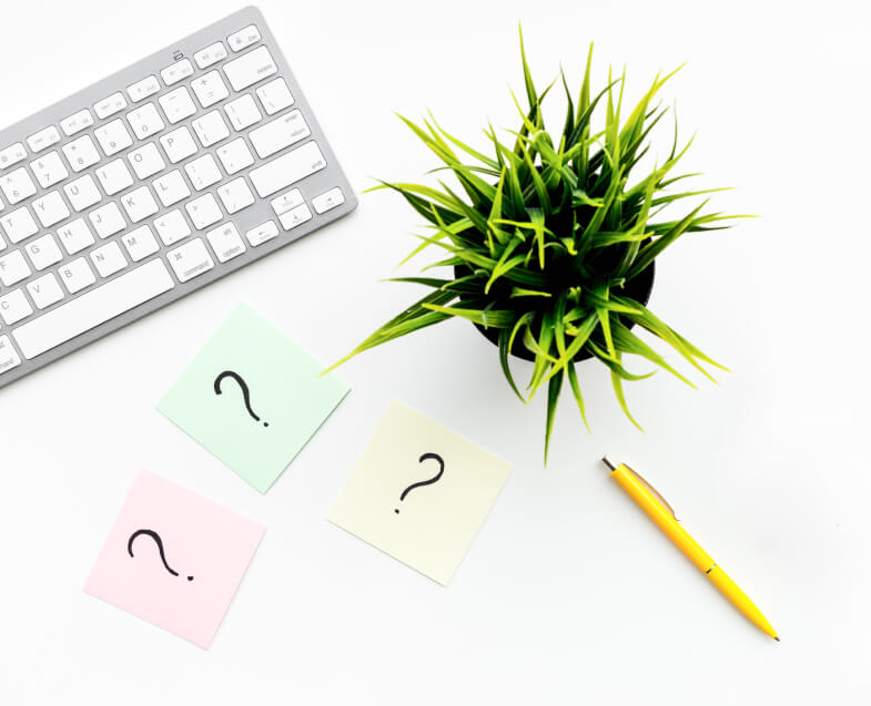 Post-It notes, potted plant, pen and keyboard randomly next to each other | Feature image for the Anxiety Hypnotherapy Melbourne page on Hypnofit.